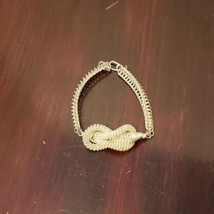 🎯  Very small chain love knot bracelet